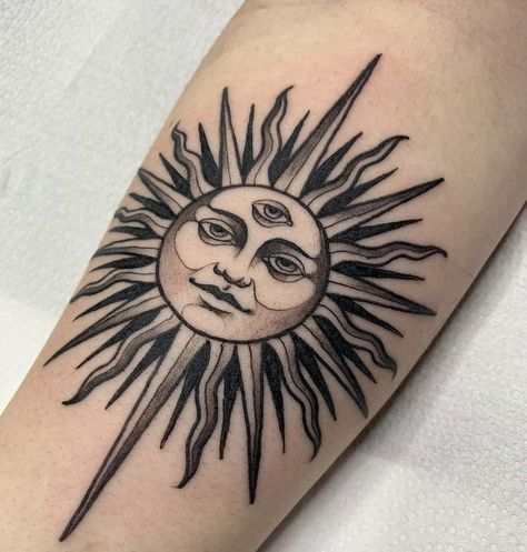 Traditional Sun Tattoo Design, Sun Back Tattoo For Men, Men’s Sun Tattoo, Blackwork Sun Tattoo, Sun Tattoo For Men, Vintage Sun Tattoo, Sun Traditional Tattoo, Dark Sun Tattoo, Sun Tattoo Traditional