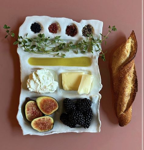 Sourdough Baguette, Keramik Design, Snack Plate, Cheese Plate, Wine And Dine, French Inspired, Beautiful Food, Pretty Food, Cute Food