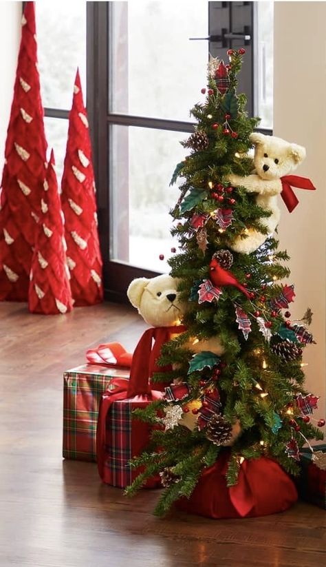 Christmas Bears Decorations, Teddy Bear Christmas Tree, Bear Christmas Tree, Classic Teddy Bear, Homemade Christmas Crafts, Teddy Bear Christmas, Luxury Christmas Tree, Christmas Teddy Bear, Fun Christmas Decorations