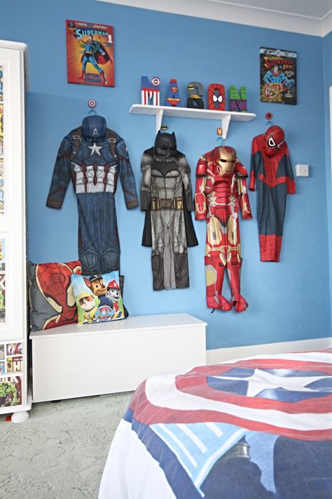 Idea For Dress, Costume Storage, Superhero Boys Room, Costume Display, Avengers Bedroom, Marvel Bedroom, Hero Up, Hunter Room, Marvel Room