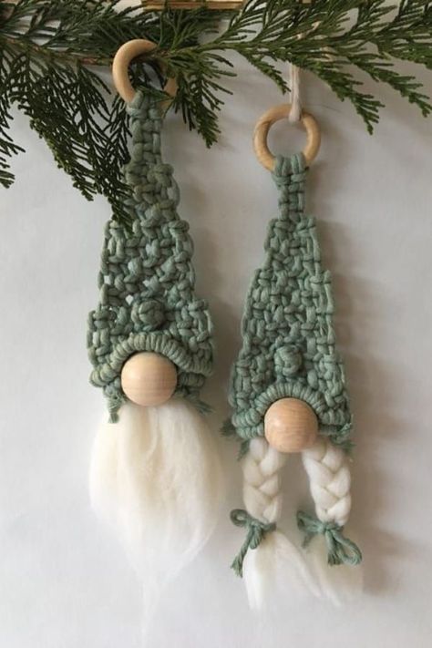 Macrame Christmas Decorations, Diy Macrame Christmas, Easy Diy Macrame, Evergreen Christmas, Free Macrame Patterns, Macrame Christmas, Handmade Christmas Crafts, Crochet Christmas Ornaments, Macrame Patterns Tutorials