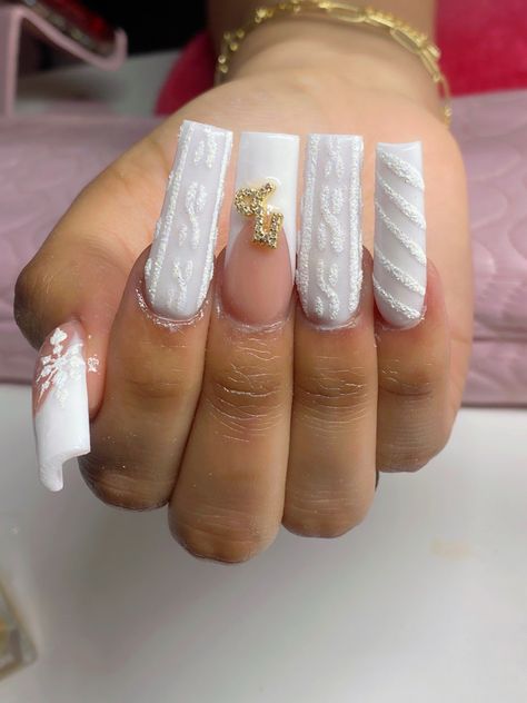 Baddie Nails White, White Acrylic Nails With Design, Trendy White Nails, Christmas Themed Nails, Nail Art Designs Short, Beginner Nail Designs, Short Nails Ideas, Themed Nails, Short Acrylics