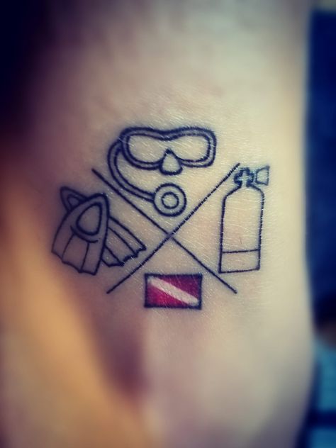 Tattoos idea for divers. #scubadiving Sky Diving Tattoo, Snorkel Tattoo, Tattoo Dove, Scuba Diver Tattoo, Scuba Tattoo, Tank Tattoo, Diving Tattoo, Scuba Diving Tattoo, Diver Tattoo