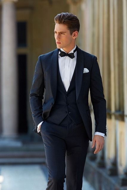 Blue Tuxedo Wedding, Wedding Suits Men Black, Men Suits Black, Pose Pengantin, Modern Fit Suit, Groom Wedding Attire, Black Suit Wedding, Wedding Outfit Men, Blue Tuxedos