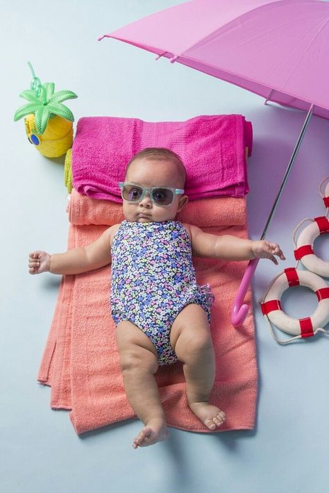 Baby 2 Months Photography Ideas, Summer Monthly Baby Pictures, 6 Month Baby Pictures, Summer Baby Photos, Baby Photo Ideas, Baby Boy Newborn Photography, Baby Milestones Pictures, Nice Baby, Idee Babyshower