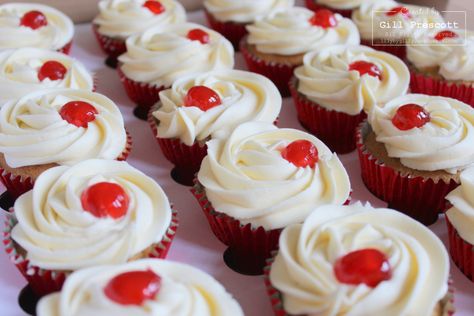 Roses with noses - Red Nose Day cupcakes Red Nose Day Cupcakes, Red Nose Day, Great British Bake Off, Red Nose, Cute Cupcakes, Mini Cupcakes, Baking, Cake, Red