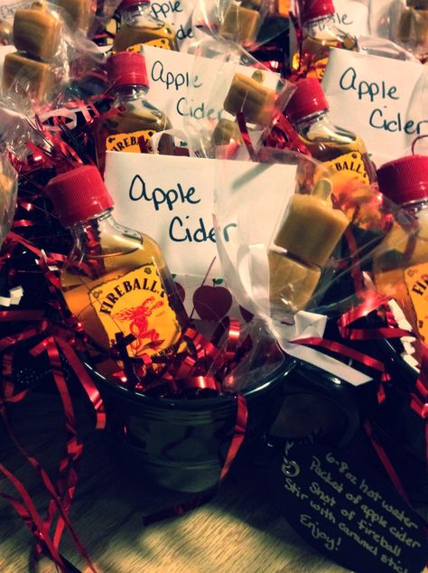 Hot apple cider & fireball party favors!   I made a little recipe tag and hung from each cup handle. Then tucked the ingredients and cup with a little sparkle inside a gift bag.   Super cute!! Fireball Party Favors, Adult Halloween Party Favors, Fireball Drinks, Halloween Alcohol, Party Food Signs, Orange String Lights, Light Cocktails, Christmas Drinks Alcohol, Party Favors For Adults