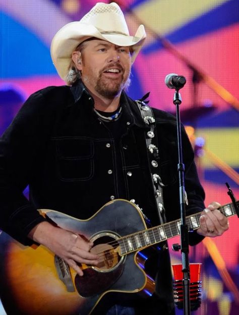 A Look at Toby Keith's "Courtesy Of The Red, White And Blue (The Angry American)" Check more at https://top.vietut.com/e0462dec5252111/ Red Dirt Country, Netflix Shows To Watch, Toby Keith, Zac Brown Band, Red Dirt, Music Memories, Country Stars, Blake Shelton, Shows On Netflix