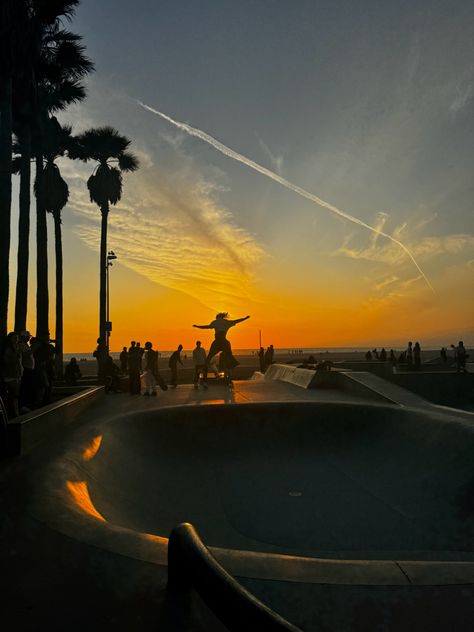 skate park, beach, ocean, venice beach, los angeles aesthetic, travel inspo, traveling Skate Park Aesthetic, Venice Beach Skate Park, Angeles Aesthetic, Venice Beach Los Angeles, Los Angeles Aesthetic, Park Aesthetic, Street Smart, Aesthetic Travel, Skate Park