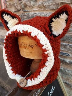 Wood Art Diy, Hood Hat, Fox Hat, Crochet Design Pattern, Crochet Clothes For Women, Crochet Fashion Patterns, Fun Crochet Projects, Diy Crochet Projects, Clothes Patterns