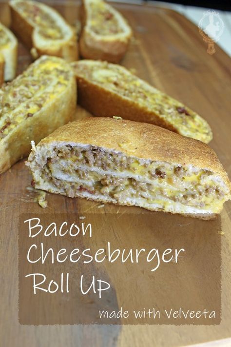 Bacon Cheeseburger Roll Up Deep Fried Bacon, Toast Bacon, Recipe With Bacon, Croissant Roll, Bacon And Cheese, Easy Bacon, Scrumptious Food, Beef Bacon, Ground Meat Recipes