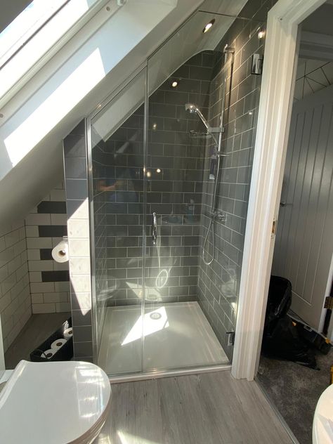 Small Loft Ensuite Ideas, Bathroom With Tilted Ceiling, Small Loft Ensuite, Loft Ensuite, Small Attic Bathroom, Smart Closet, Pitched Ceiling, Ensuite Shower Room, Small Bathroom Layout