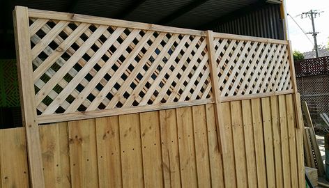 Lattice Extension On Fence, Lattice Above Fence, Adding Lattice To Top Of Fence, Lattice Fence Panels Diy, Add Lattice To Top Of Fence, Lattice Fence Topper, Lattice Top Fence, Fence Extension, Privacy Fence Extension Ideas