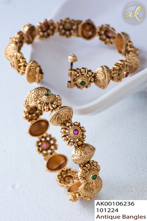 Gold Bangle Kada Designs, Bridal Gold Bangles Wedding, Gold Kada Bracelet For Women, Bengals Design Gold, Kankanalu Designs, Kangan Gold Bangle Set, Antique Bangles Design, Kankanalu Gold Designs, Antique Bangles Indian Gold