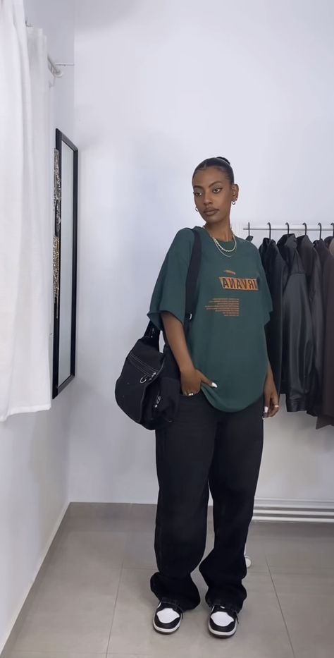 Vans Employee Outfit, Chill Dinner Outfit, Tomboy Black Women, Baggy Outfit Woman, Uni Outfits, Casual Wear Dress, Outfits Streetwear, Dinner Outfit, Teenage Fashion