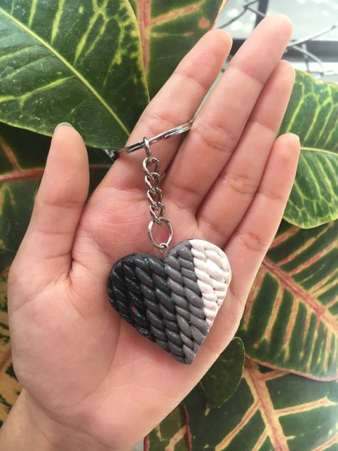 Molded Clay Art Keychain, Fevicryl Mouldit Ideas Keychain, Mouldit Clay Keychain, Mouldit Clay Art Keychain, Clay Key Chains, Polymer Clay Keychains, Keychain Business, Clay Diys, Easy Mandala