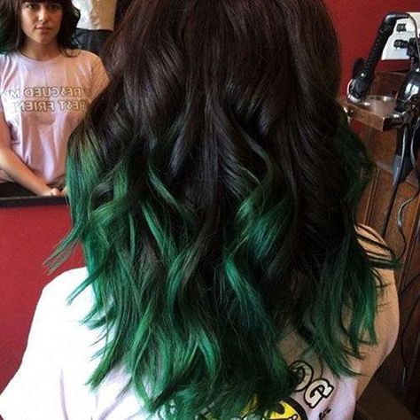 Dark Green Balayage Hairstyle Idea Edgy And Glamorous Green Hairstyles - The Best Green, Teal, Lime Green, Vibrant, Ombre, Balayage Hairstyles #greenhair #vibranthair #haircolor #hairstyles #green #holidayhair #ombrehairstyles Turquoise Hair Ombre, Grey Balayage, Green Hair Dye, Black Brown Hair, Bright Hair Colors, Bright Hair, Scene Hair, Ombre Hair Color, Dye My Hair