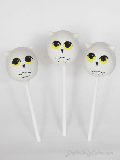 Starbucks Owl Cake Pop, Harry Potter Cakepops, Harry Potter Cake Pops, Hedwig Cake, Owl Cake Pops, Harry Potter Treats, Poppy Birthday, Harry Potter Hat, Harry Potter Pets