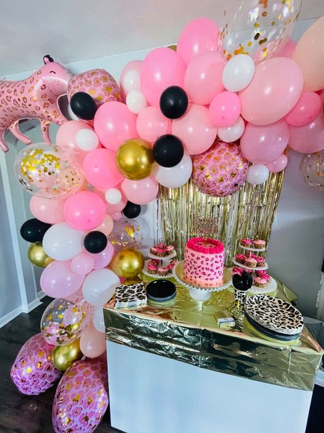 Cheetah Party, Cheetah Birthday, Leopard Birthday, 7th Birthday Party Ideas, Wild Birthday Party, Pink Birthday Party, Pink Cheetah, Surprise Party, Pink Birthday