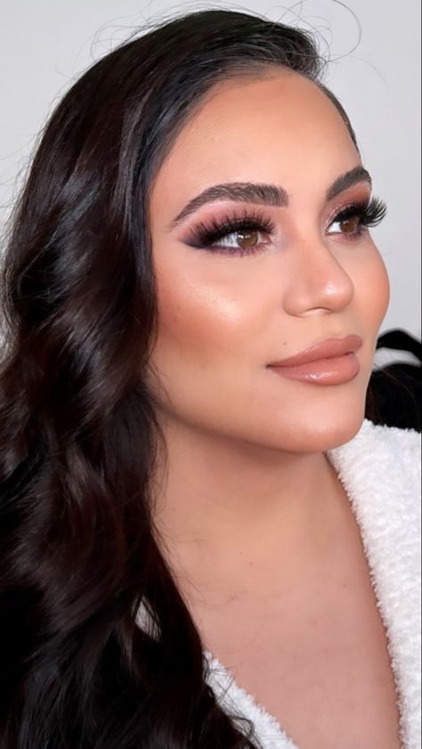 Bride Makeup Round Face, Wedding Makeup Plus Size Bride, Bridal Hair Plus Size Bride, Round Face Wedding Makeup, Plus Size Wedding Makeup, Plus Size Bridal Makeup, Bridal Makeup Plus Size, Bridal Makeup Hooded Eyes, Bridal Makeup For Hooded Eyes