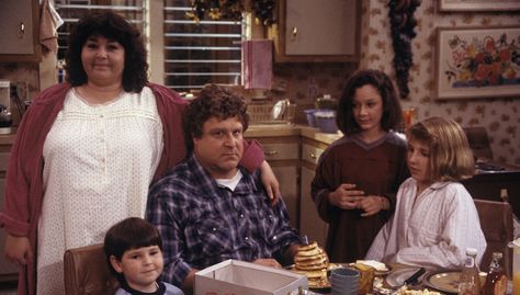 Roseanne Tv Show, Roseanne Show, 90s Memories, Classic Television, Domestic Goddess, Boy Meets World, Old Shows, Tv Times, Movie Sets