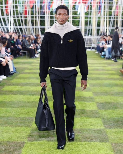 Louis Vuitton Spring Summer 2025 Collection Men 017 Ralph Lauren Men Outfits, Louis Vuitton Presents, Mens Smart Casual Outfits, Louis Vuitton Gifts, Fashion Runway Show, Smart Casual Men, June 18th, Smart Casual Outfit, Pharrell Williams