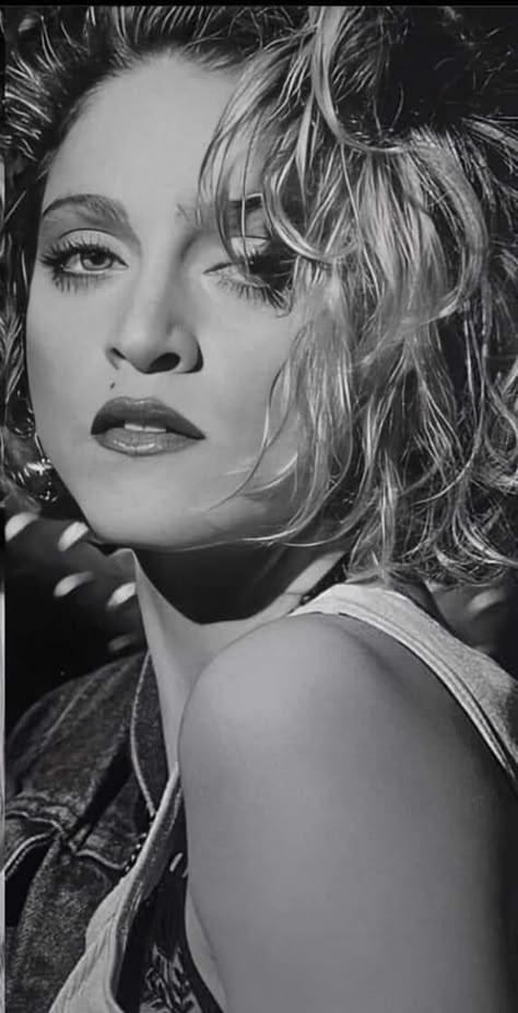 Madonna Aesthetic Wallpaper, Madonna 80s Fashion, Young Madonna, Madonna Young, Madonna Material Girl, Madonna Rare, Artist Icon, 80s Madonna, Madonna Fashion