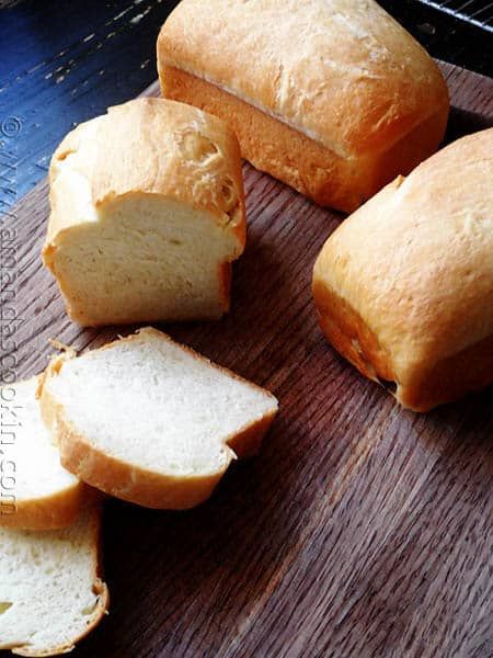 Amish White Bread Mini Loaves - AmandasCookin.com Yeast Bread Loaf, Mini Bread Loaves, Loaf Bread Recipe, Mini Loaf Cakes, Amish White Bread, Amish Bread, Mini Loaves, Fresh Baked Bread, Mini Loaf Pan