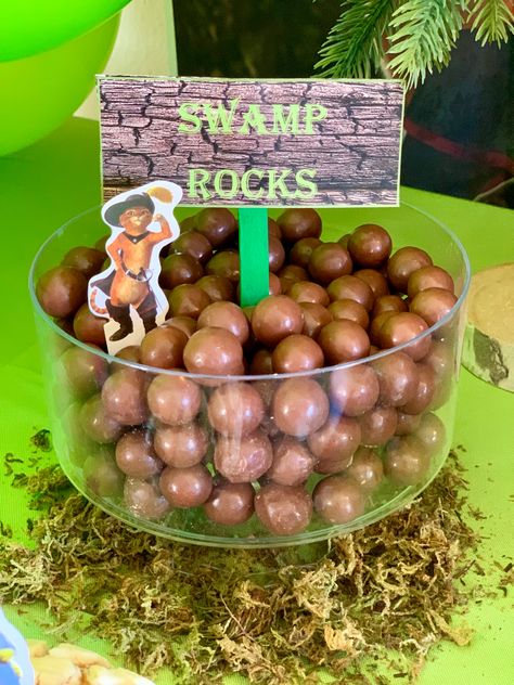 Shrek Halloween Party Ideas, Shrek Birthday Party For Adults, Shrek Theme Party Ideas, Shrek Party Snacks, Shrek Bridal Party, Shrek Centerpieces, Shrek Adult Birthday Party, Shrek Birthday Party Food, Shrek Snacks