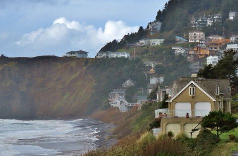 Take An Unforgettable Drive On This Gorgeous Coastal Road In Oregon Multnomah Falls Lodge, Oceanside Oregon, Oregon Nature, Oceanside Beach, Oregon State Parks, Oceanfront Cottage, Vista House, Oregon Vacation, Pacific City