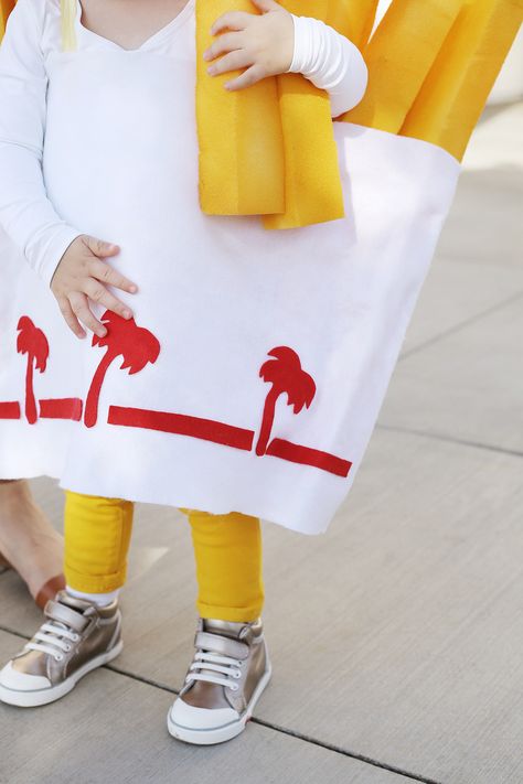 We found the perfect family or group Halloween costume! Check out these DIY In-N-Out Burger costumes (everything from burger flippers to french fries to an actual hamburger). These funny costumes each come with a tutorial, and they're great for toddlers, kids, babies, and adults. Perfect for 2, 3, 4, 5 or more! #halloweencostume #familyhalloweencostume #grouphalloweencostume #innoutburger Diy Hamburger Costume, French Fry Costume Diy, Hamburger Costume Diy, French Fries Costume Diy, Diy French Fry Costume, In N Out Costume, French Fry Costume, Hamburger Costume, Burger Costume