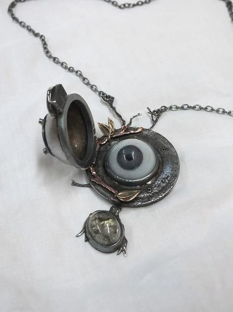 Creepy Eye Necklace, Eye Clothing, Dario Argento, Funky Jewelry, Electric Toothbrush, Eye Art, Eye Jewelry, Jewelry Inspo, Dream Jewelry