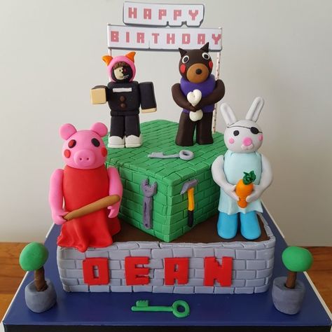 Roblox Piggy Birthday Party Ideas, Piggy Birthday Party Ideas, Roblox Piggy Cake, Roblox Cake Ideas For Boys, Tort Roblox, Roblox Cake Ideas, Roblox Cake Design, Piggy Birthday Party, Roblox Cakes