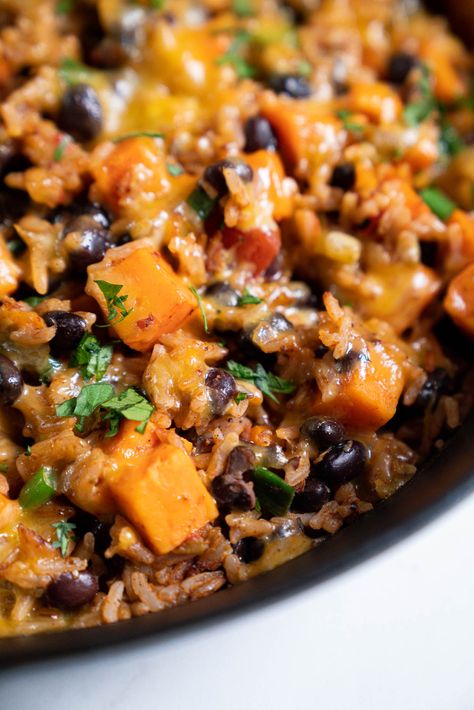 Southwest Black Bean Skillet | 12 Tomatoes Black Bean Picadillo Skillet, Southwest Sweet Potato Black Bean, Southwest Sweet Potato Skillet, Black Bean Dinner Recipes, Southwest Rice Bowl, Vegan Athlete Meal Plan, Southwest Skillet, Black Bean Skillet, Sweet Potato Skillet Recipes