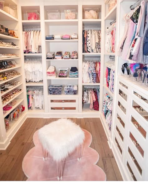 Small Walk In Closet, Dream Closet Design, Kids Interior Design, Walk In Closet Design, Kids Closet Organization, Closet Organization Diy, Dream Closets, Kid Closet, Refurbished Furniture