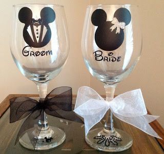 Personalized Disney Themed Bride & Groom Wedding Wine Glasses - TDY Designs Wedding Wine Glasses Diy, Mickey Wedding, Mickey Mouse Wedding, Wedding Vinyl, Diy Wedding Planner, Disney Inspired Wedding, Tema Disney, Disney Wedding Theme, Wedding Wine Glasses