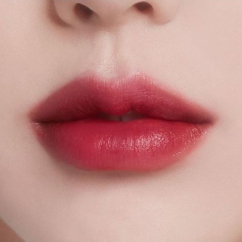 Heart Shaped Lips Korean, Heart Shaped Lips Aesthetic, Heart Lips, Heart Shaped Lips, Lips Painting, Korean Lips, Korean Eye Makeup, Lip Beauty, Lip Shapes