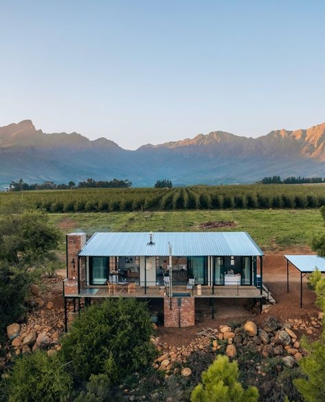 📍Bergsicht Country Cottages Outpost, Tulbagh⁠ ⁠ ✔️2 self-catering units/ 2 selfsorg-eenhede⁠ ✔️Each sleeps 2/ elk het slaapplek vir 2⁠ ✔️Fireplace/ kaggel⁠ ✔️Wood-fired hot tub/ houtvuurwarmbad🫧⁠ ✔️Braai🔥⁠ ✔️WiFi⁠ ✔️From R2300 per night/ vanaf R2300 per nag (T&Cs)⁠ Country Cottages, Couples Retreats, Private Deck, Couple Getaway, Indoor Fireplace, En Suite Bathroom, Perfect Couple, Gas Stove, Country Cottage