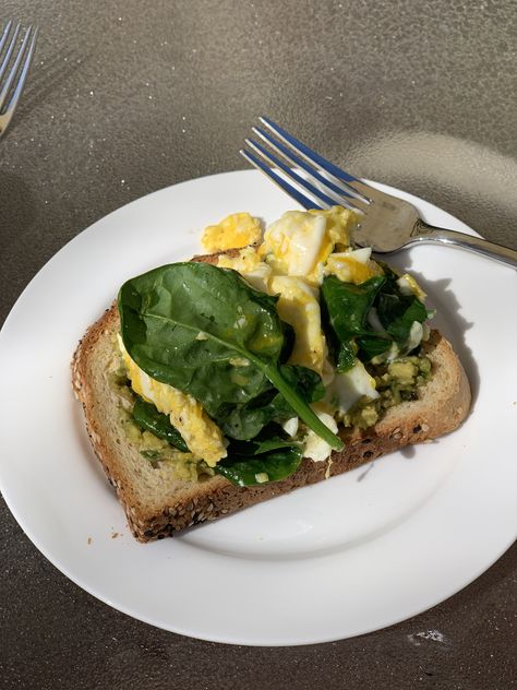 Egg Spinach Breakfast, Spinach Scrambled Eggs, Scrambled Eggs With Spinach, Scrambled Eggs With Cheese, Spinach Breakfast, Avo Toast, Spinach Egg, Dinners To Make, Lunch Food