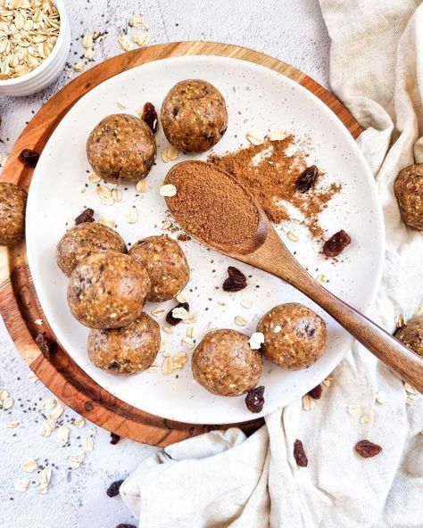 Date Protein Balls, Peanut Butter Bliss Balls, Vanilla Chai, Protein Bites, Bliss Balls, Protein Balls, Protein Ball, Chai Tea, Yummy Snacks