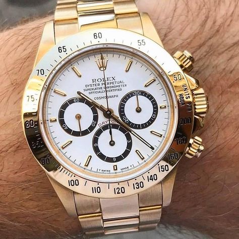 8Past10 on Instagram: “Up close with the Rolex Daytona white dial in yellow gold ref 16528👌🏼 Photo by @vintagewatchesforever” Rolex Daytona Gold, Rolex Daytona White, Gold Daytona, Tom Ford Men, Vintage Watches For Men, Hugo Boss Man, Calvin Klein Men, Rolex Daytona, Burberry Men