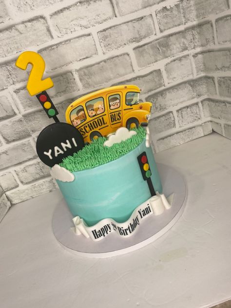 Yellow Bus Cake Ideas, Magic School Bus Cake, School Bus Cake Birthday, School Bus Theme Cake, Wheels On The Bus Cake Ideas, Bus Cakes For Boys, Bus Cake Ideas, Bus Theme Cake, Wheels On The Bus Cake