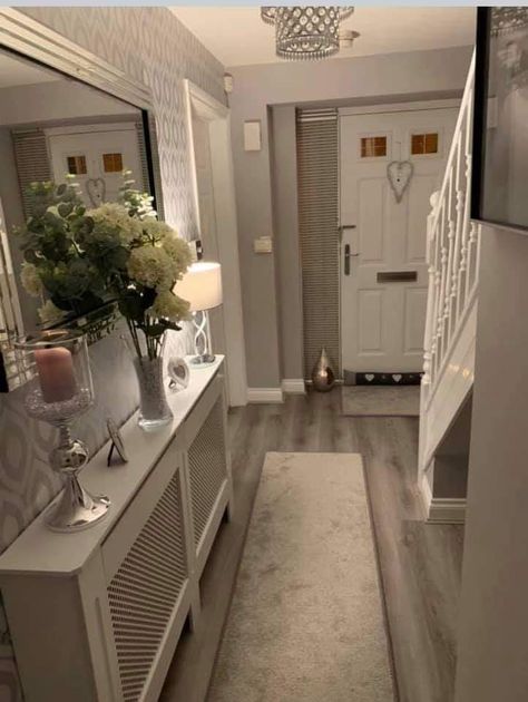 Hallway Decor Ideas, Vstupná Hala, Hallway Inspiration, Interior Design Per La Casa, Hallway Designs, Hal Decor, Hallway Ideas Entrance Interior Design, Hallway Decor, Hall Decor