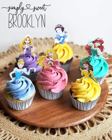 Princess Birthday Cupcakes, Cupcakes Princesas, Frozen Cake Pops, Princess Tea Party Birthday, Disney Princess Cupcakes, Disney Cupcakes, Princess Cupcake Toppers, Bolo Frozen, Disney Princess Cake