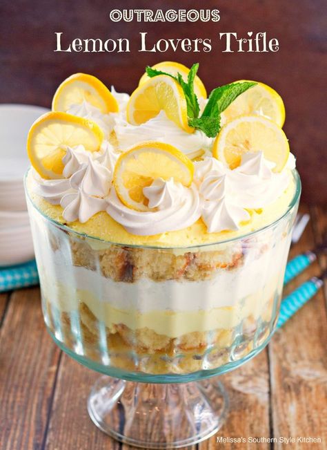 Outrageous Lemon Lovers Trifle Lemon Trifle, Trifle Dessert Recipes, Cheesecake Trifle, Dessert Oreo, British Desserts, Trifle Desserts, Trifle Recipe, Lemon Slices, Oreo Dessert