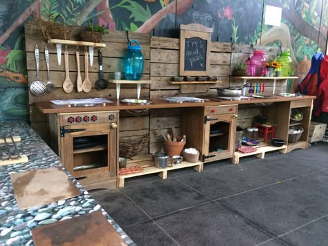 Large Mud Kitchen, Mud Kitchen Accessories, Mud Kitchens, Kids Backyard Playground, Outdoor Learning Spaces, Play Area Backyard, Backyard Kids Play Area, Outdoor Nursery, Diy Mud Kitchen