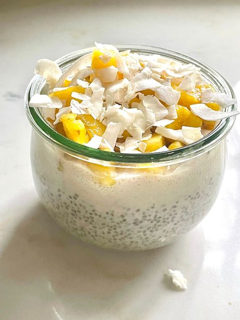 Pineapple coconut chia seed pudding tastes like a breakfast version of Pina Colada. This pudding is packed with nutrients and creamy goodness. The pineapple is tossed with a little brown sugar to add that sticky sweetness! Coconut Chia Seed, Pineapple Pudding, Coconut Chia Seed Pudding, Coconut Chia Pudding, Coconut Chia, Midday Snack, Recipe Girl, Chia Seed Pudding, Pineapple Coconut