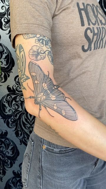 Rai on Instagram: "grape leaffolder moth from my flash for ava!! 🖤 (back from my guest spot @hollowmoontattoo)" Moth Arm Tattoo, Aesthetic Tattoo Ideas, Large Moth, 15 Aesthetic, Engraving Tattoo, Bug Tattoo, Elbow Tattoos, Moth Tattoo, Instagram Tattoo