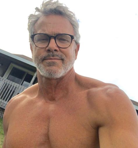 Tom Ernsting Model, Silverfox Men, Romance Scammer Pictures, Tom Ernsting, Military Haircuts Men, Silver Foxes Men, Older Guys, Hotel Sales, Military Haircut