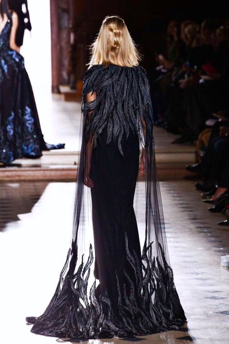 Not Ordinary Fashion Witch Haute Couture, Runway Beauty, Tony Ward, فستان سهرة, Style Noir, Black Swan, Gorgeous Gowns, Fantasy Fashion, Mode Inspiration